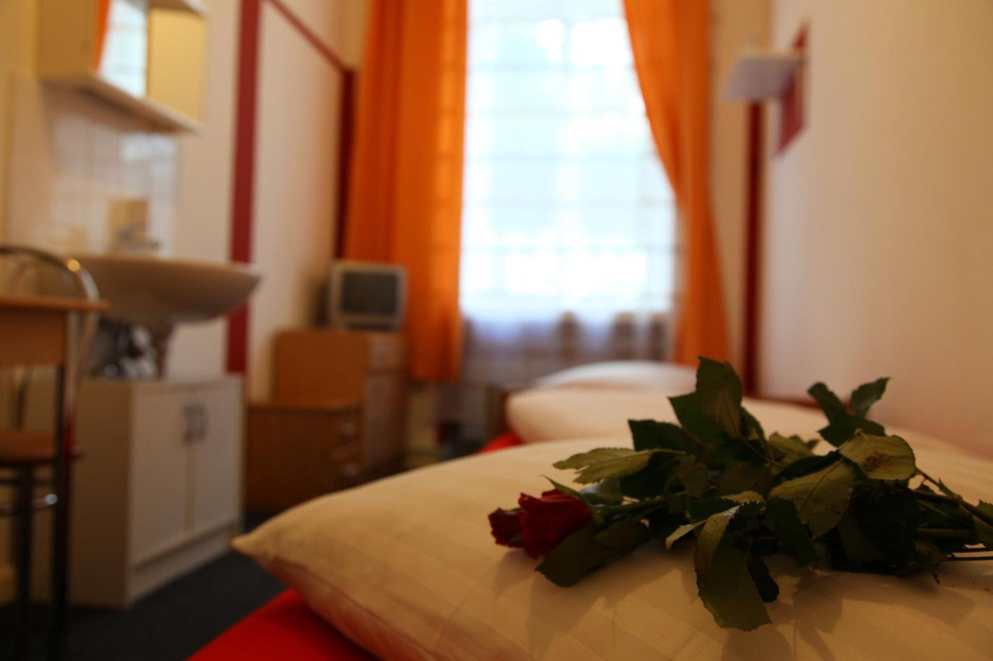 Hotel Pension Insor เบอร์ลิน ภายนอก รูปภาพ