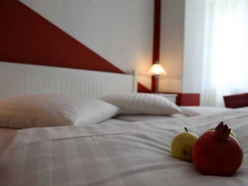 Hotel Pension Insor เบอร์ลิน ภายนอก รูปภาพ
