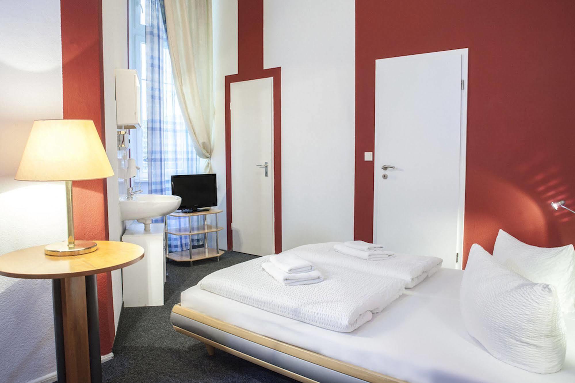Hotel Pension Insor เบอร์ลิน ภายนอก รูปภาพ